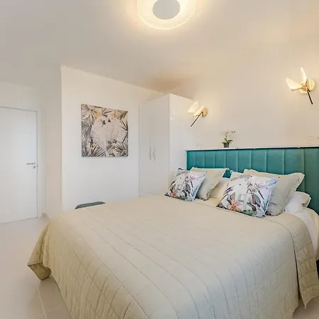 Relax Tropical Lux 1 Sea Line Apartment *
